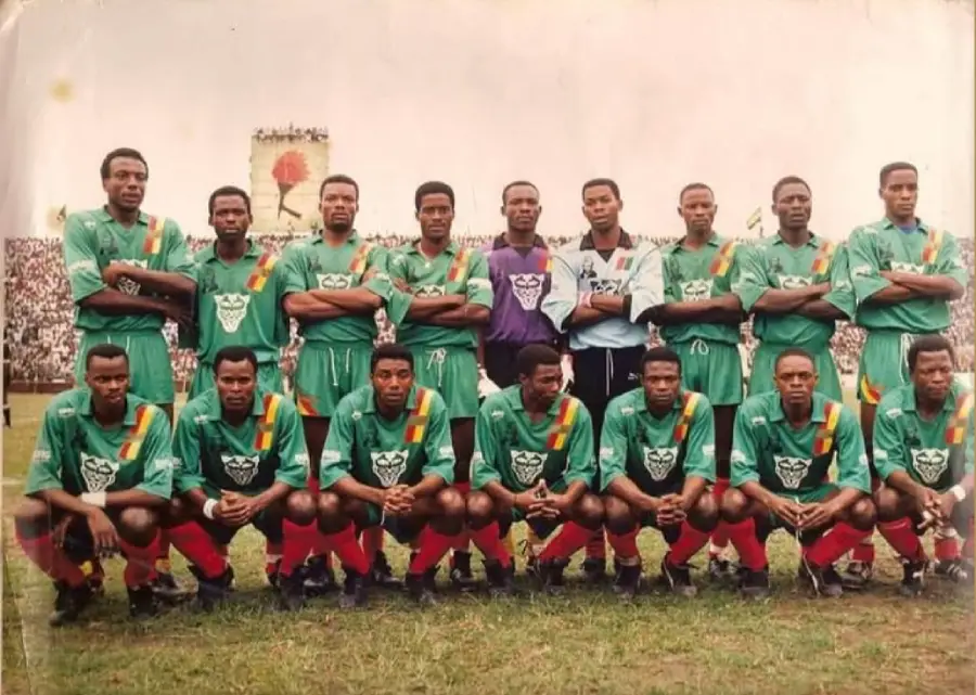 Couverture de l'un des premiers numéros d'Ébène Magazine, prés de30 d'archives et d'actualité africaine.