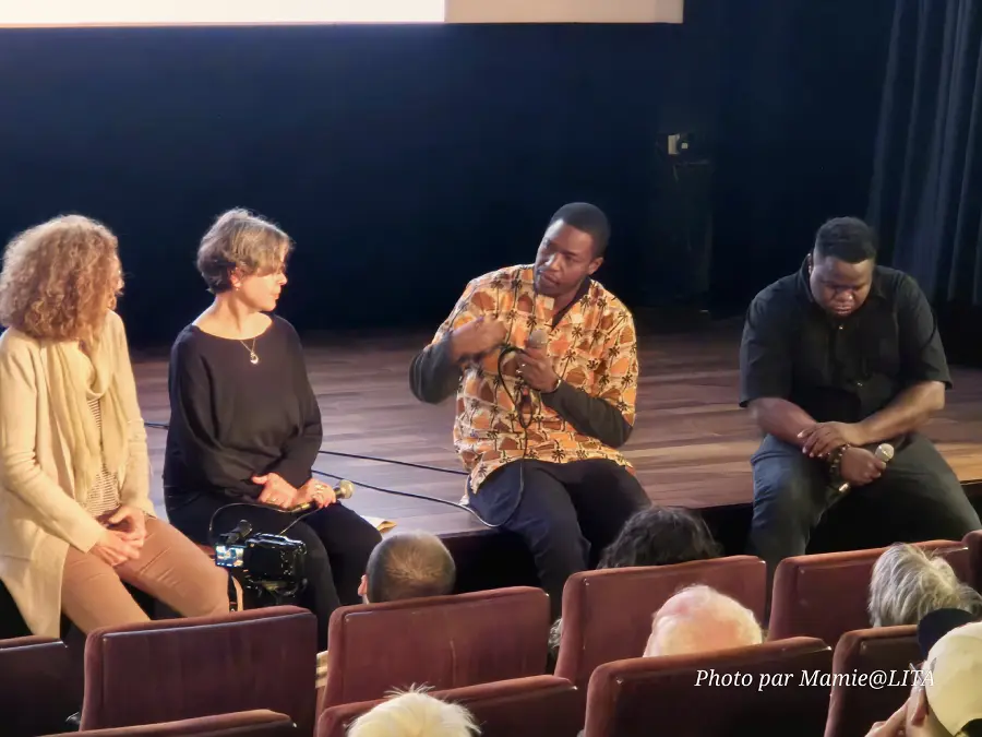 Dans le cadre prestigieux de la salle du Louxor à Paris, le réalisateur Thierno Souleymane Diallo répond<br />
aux interrogations d'un public captivé par son épopée documentaire.