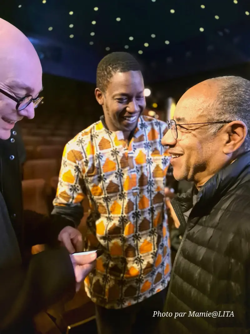 Quand le réalisateur Thierno Souleymane et le directeur artistique des Africapitales, Khalid Tamer discutent sur des derniers vestiges du premier film africain